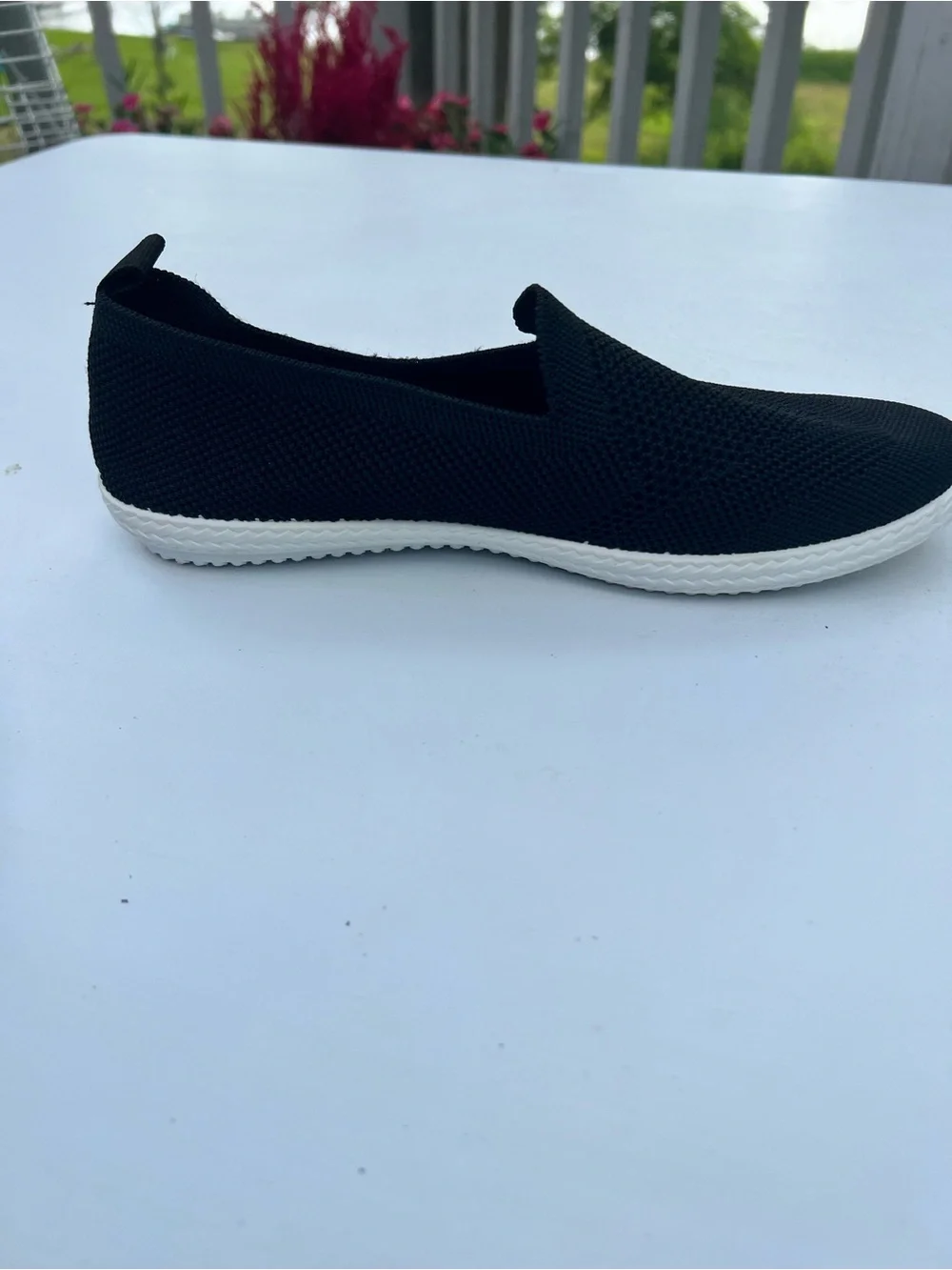Tommy Bahama Black Slip-On Knit Flats with White Sole Women’s 9